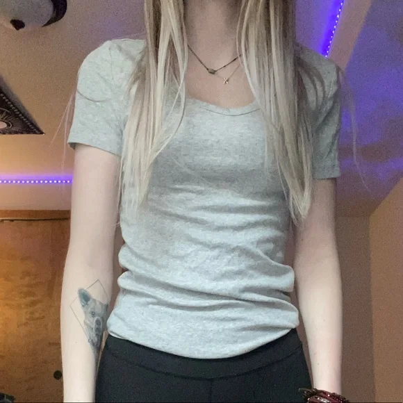 amazon essentials basic tee - Picture 1 of 4